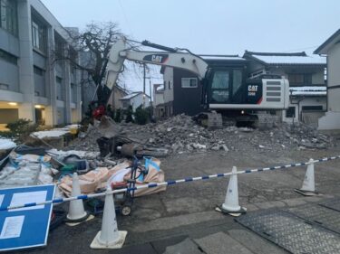福野中学校横の「福野町ひびきの家」が解体されてた。