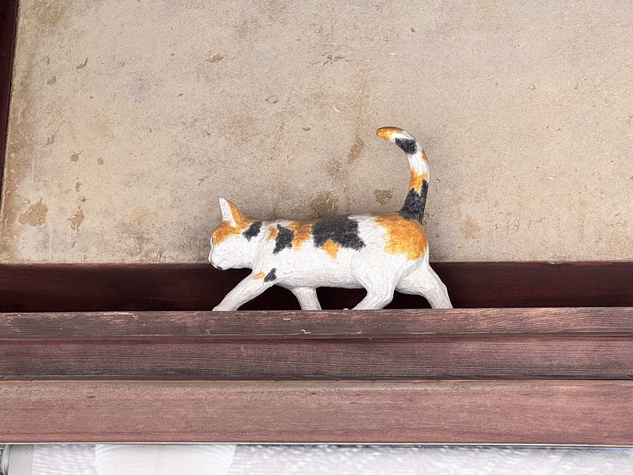 井波別院瑞泉寺の表参道「八日町通り」は、猫探しが楽しい。 | ふくの～と