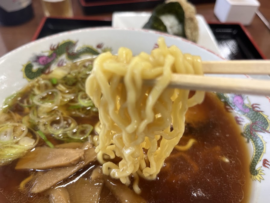 さい彩のラーメンの麺