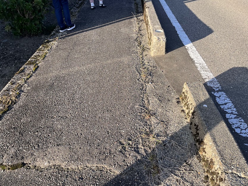 狭くなる歩道２