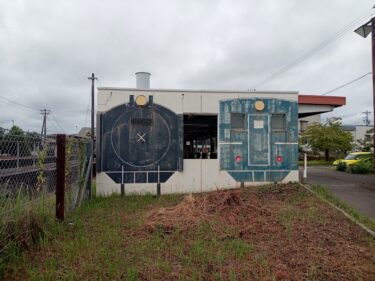 福光駅の自転車置き場は特急列車の名前ついてる　置いた自転車の場所覚えやすそう