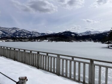 今年の大雪で、桜ヶ池の池の上にも雪が積もってた！？