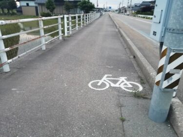南砺市福野で自転車マークを発見！消えかかってるものもあった！？【ふくの~とフォト】