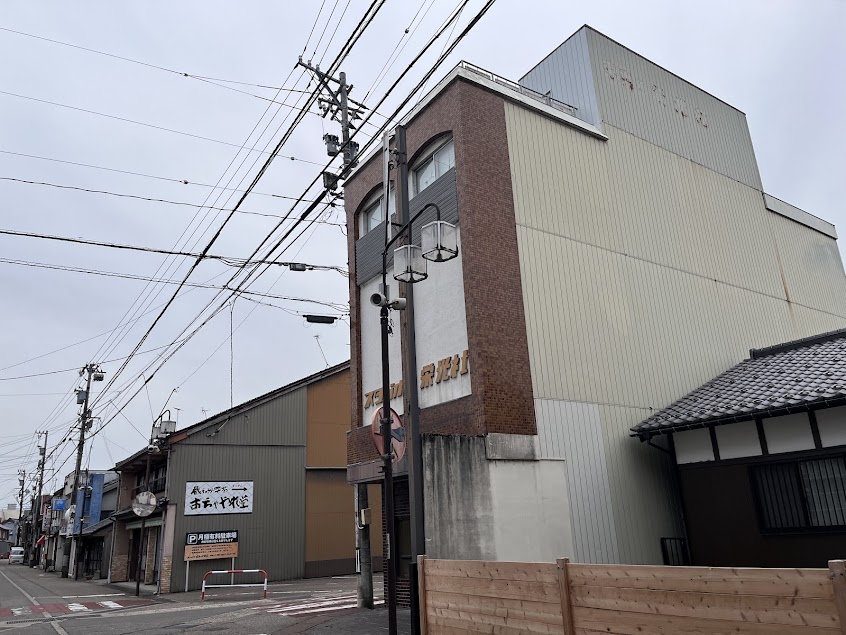 街灯が回ってる