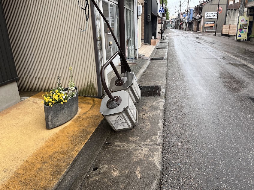 取り付けられる街灯