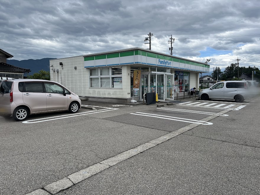 ファミリーマート南砺福野店