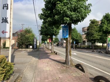 町中にフラッグが設置されるとスキヤキ感が出るよね