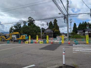 福野の柴田屋で通行止めが出来てた