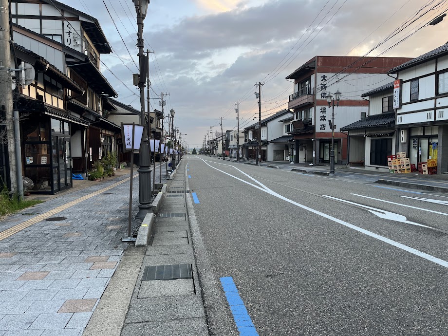 城端の街中のむぎやの灯篭