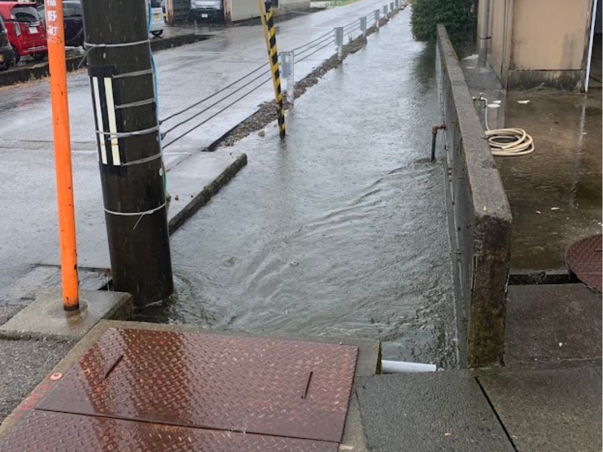 増水した川2