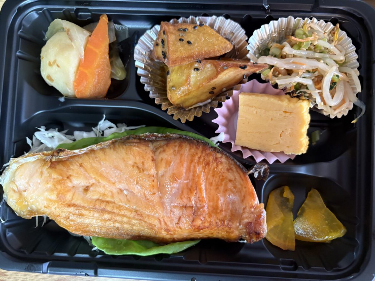 坂田鮮魚店さんのお弁当が種類豊富で美味しい！