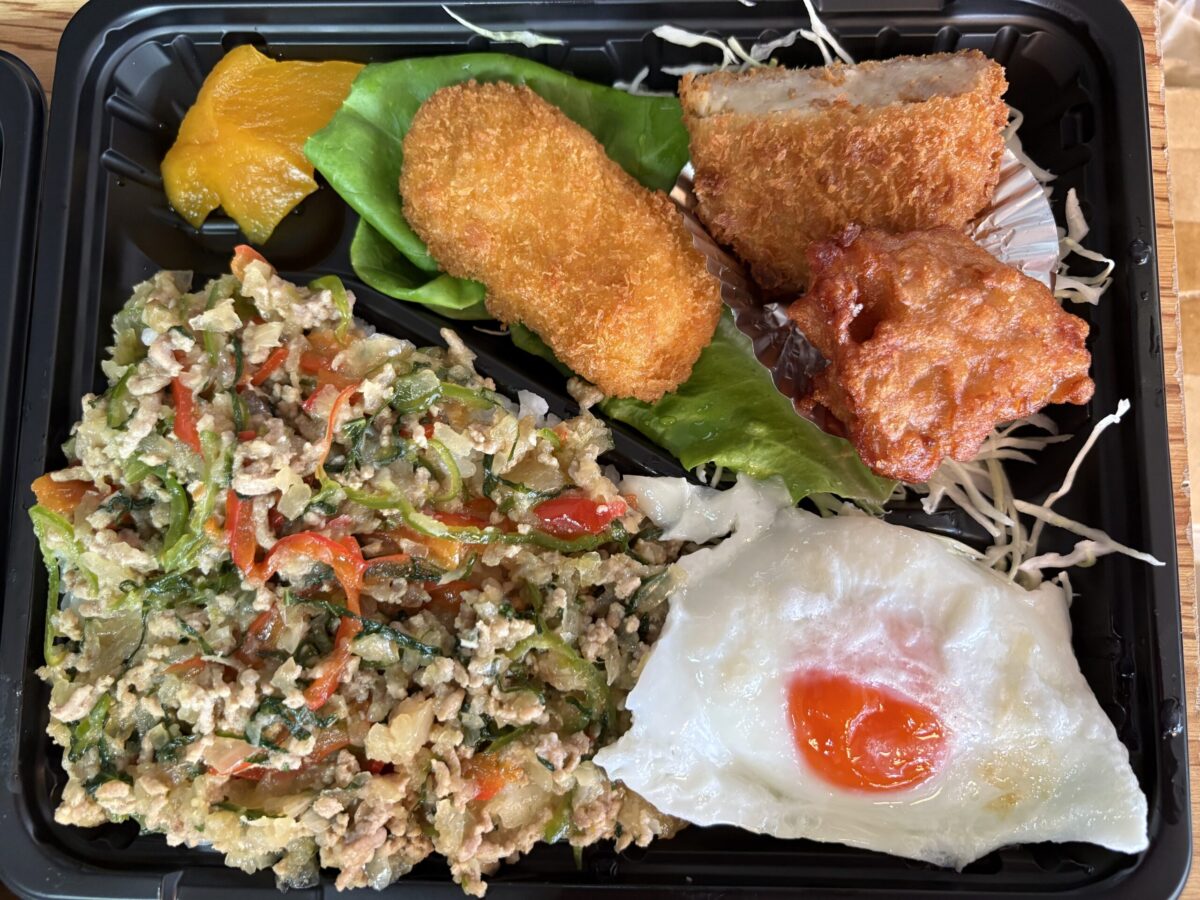 坂田鮮魚店さんのお弁当が種類豊富で美味しい！