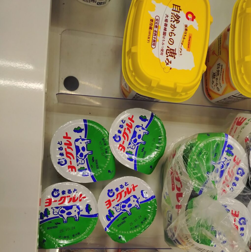 まると牛乳のヨーグルトが売ってるみたい、みずくちさんちのヨーグルトも売ってるっぽい!!