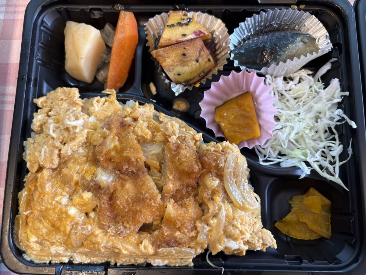 坂田鮮魚店さんのお弁当が種類豊富で美味しい！