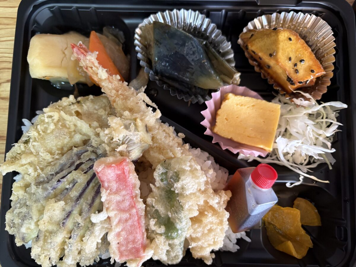 坂田鮮魚店さんのお弁当が種類豊富で美味しい！