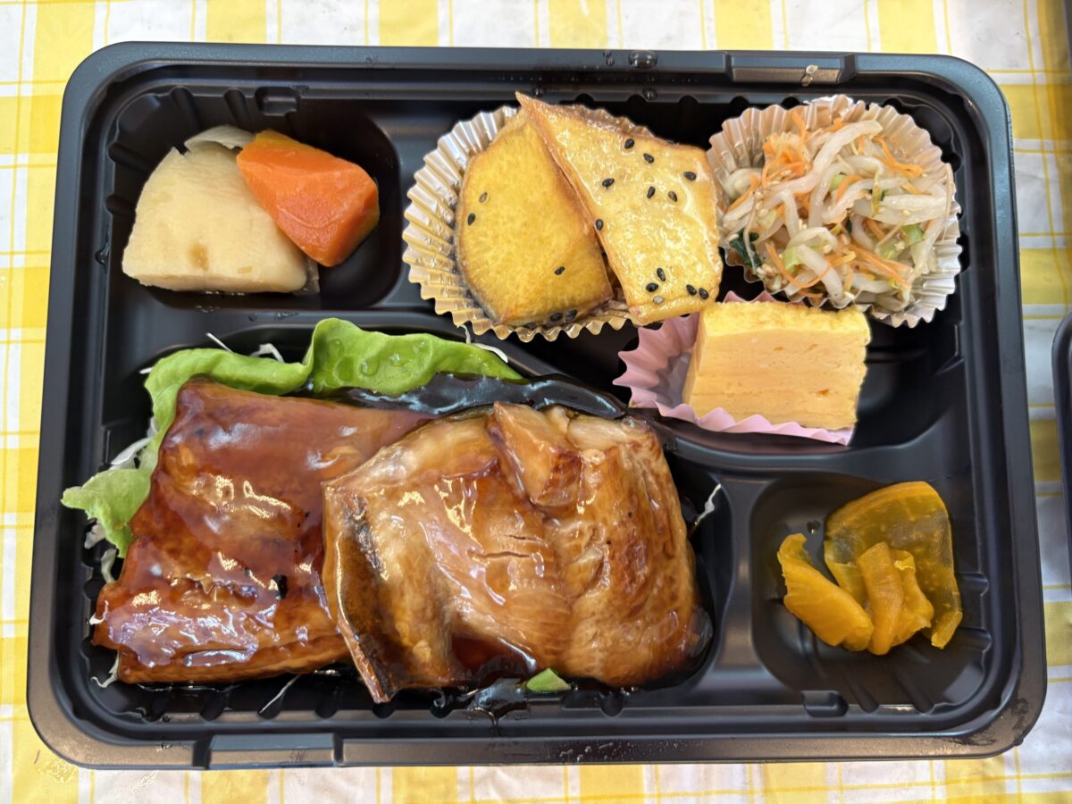 坂田鮮魚店さんのお弁当が種類豊富で美味しい！