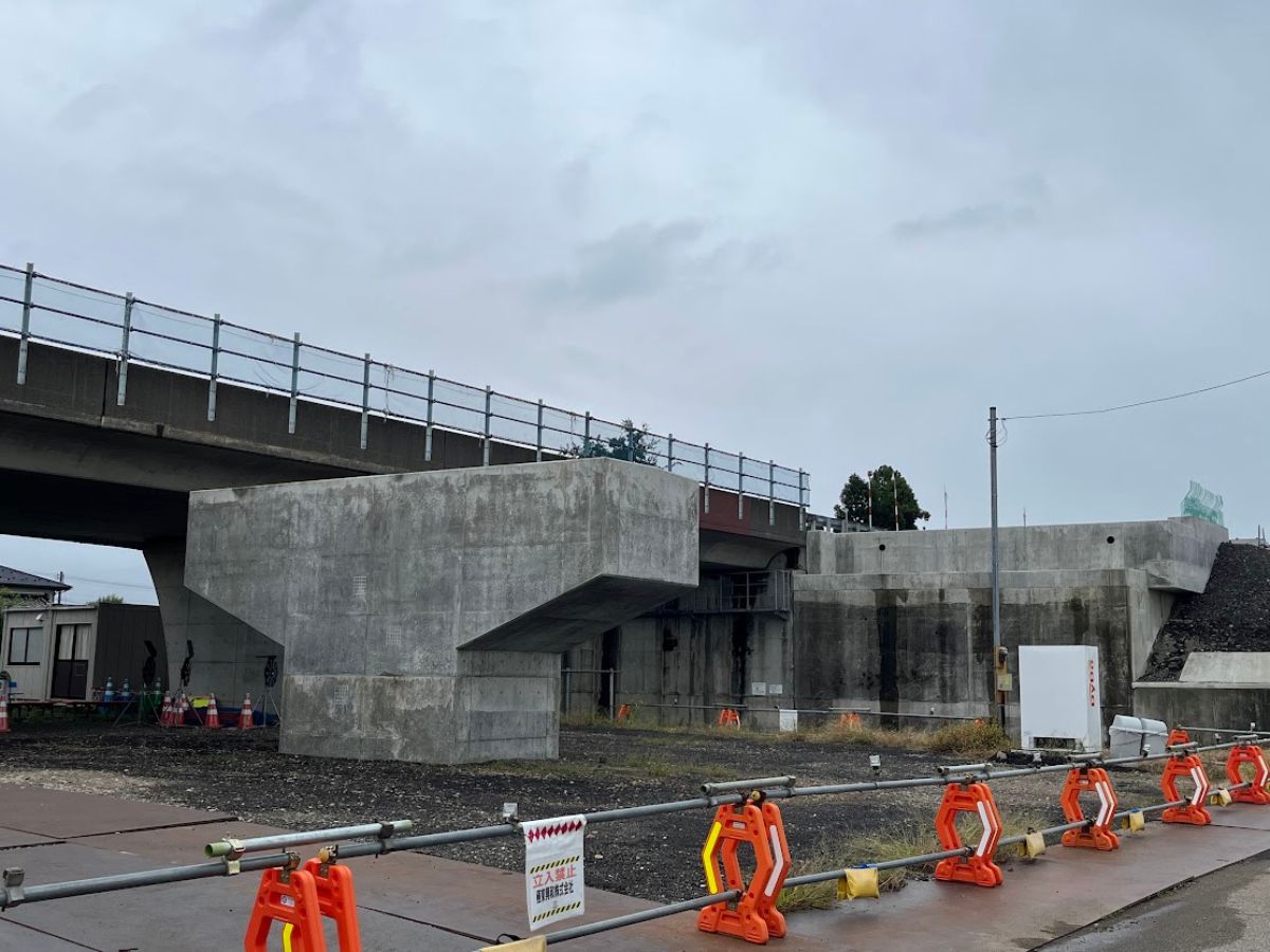 南砺市福野の高速道路工事２