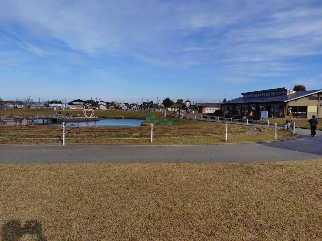 クロスランドおやべでイルミネーションの準備をしてた