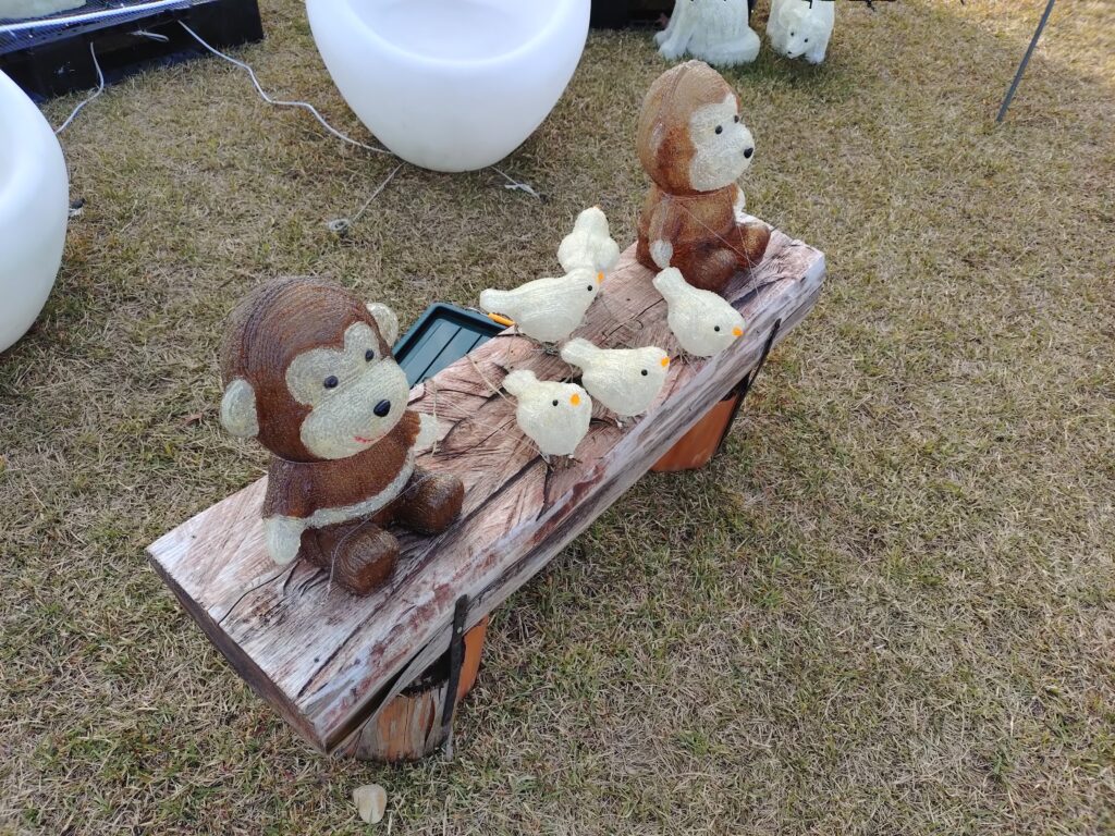 クロスランドおやべでイルミネーションの準備をしてた