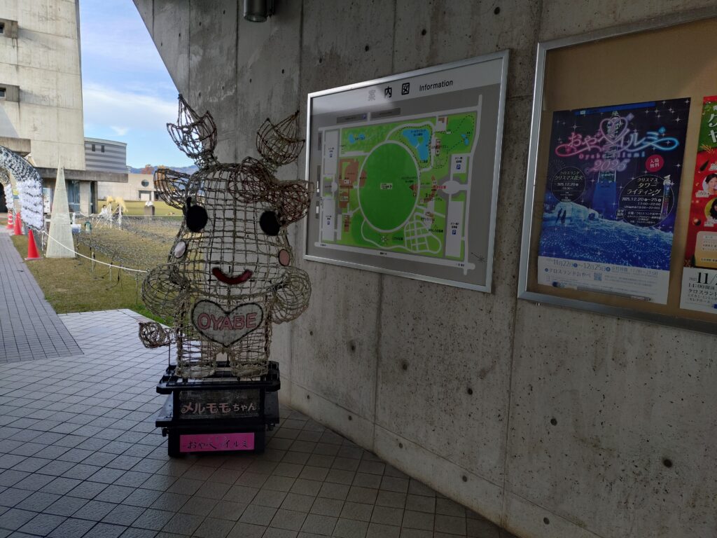 クロスランドおやべでイルミネーションの準備をしてた