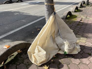 落ち葉を入れる袋