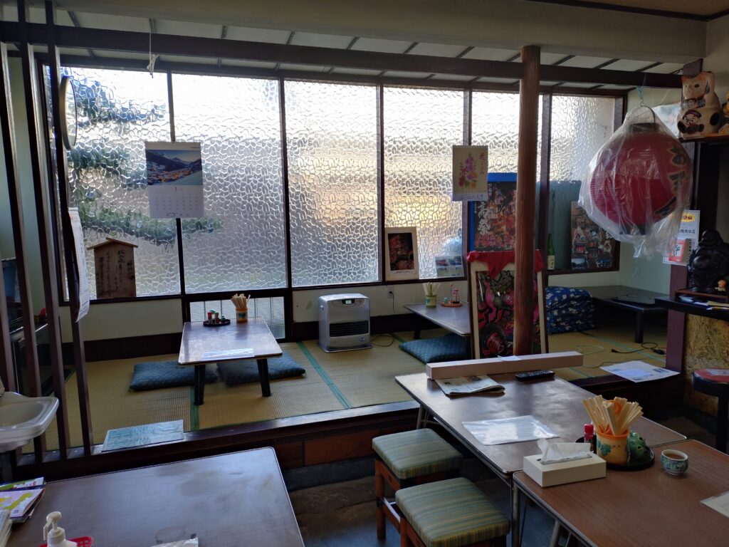 福野の食堂 中川食堂でうどんを食べてみた