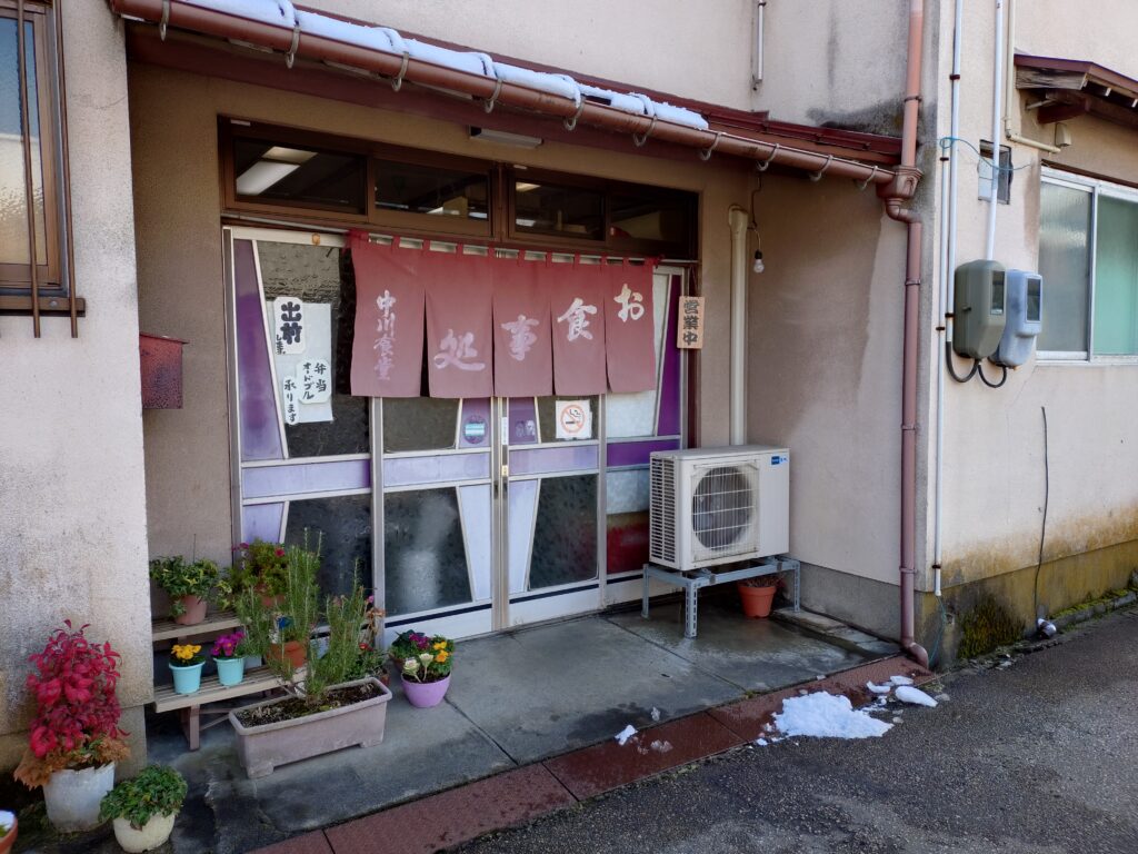 福野の食堂 中川食堂でうどんを食べてみた