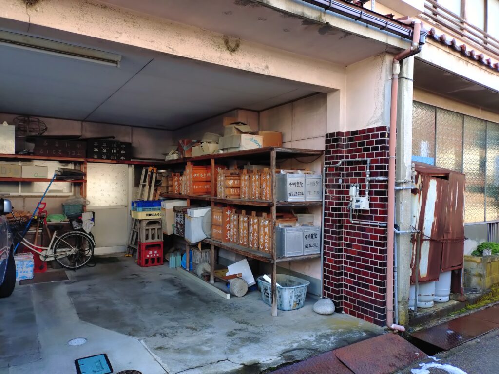 福野の食堂 中川食堂でうどんを食べてみた