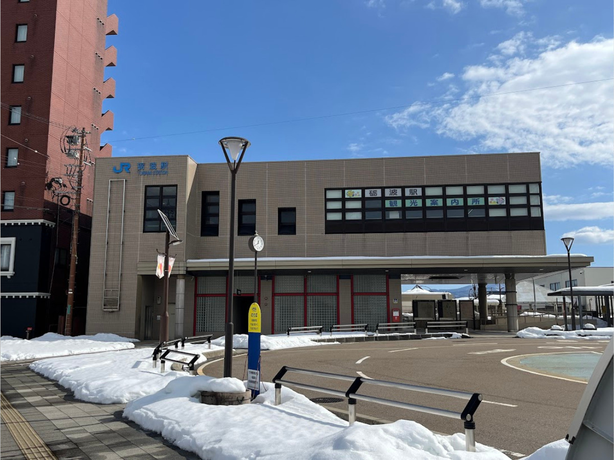 砺波駅南口