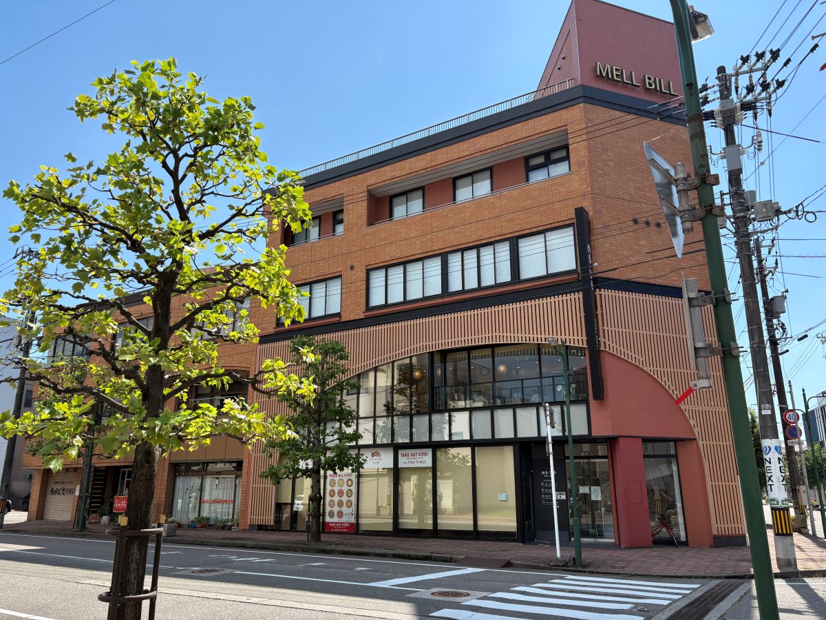 石動駅前のピザが美味しいカフェ＆バーに行ってきたよ！