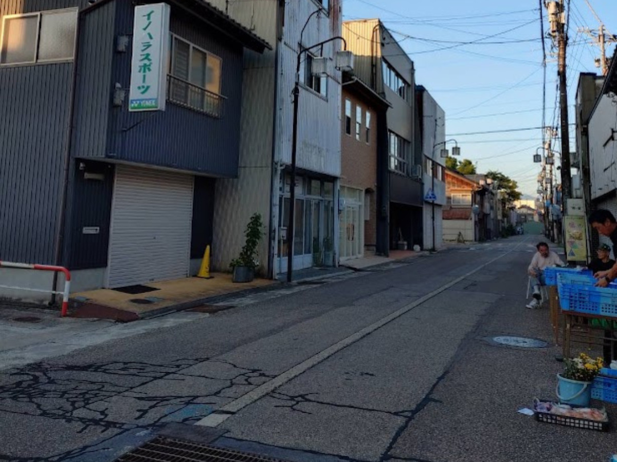朝市やってる上町通り