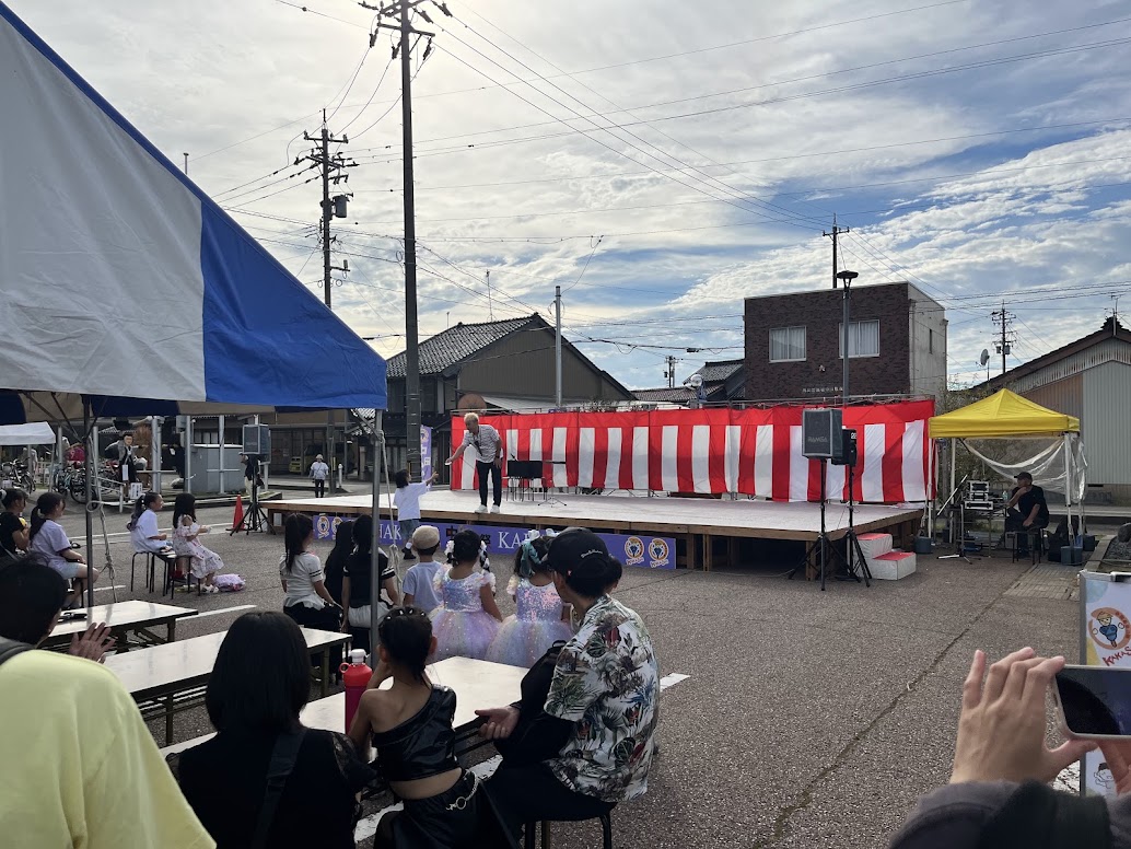 中田かかし祭のステージ