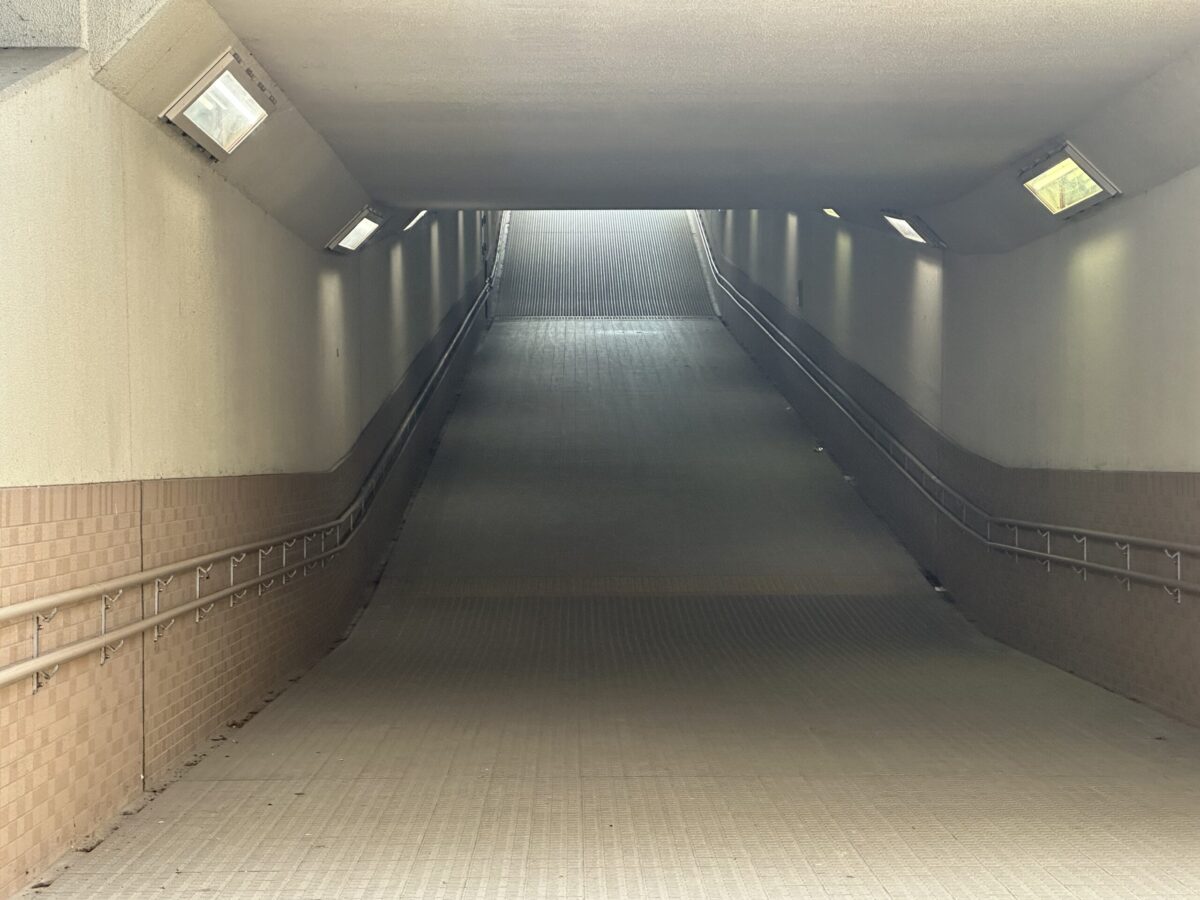 矢木東地下横断歩道