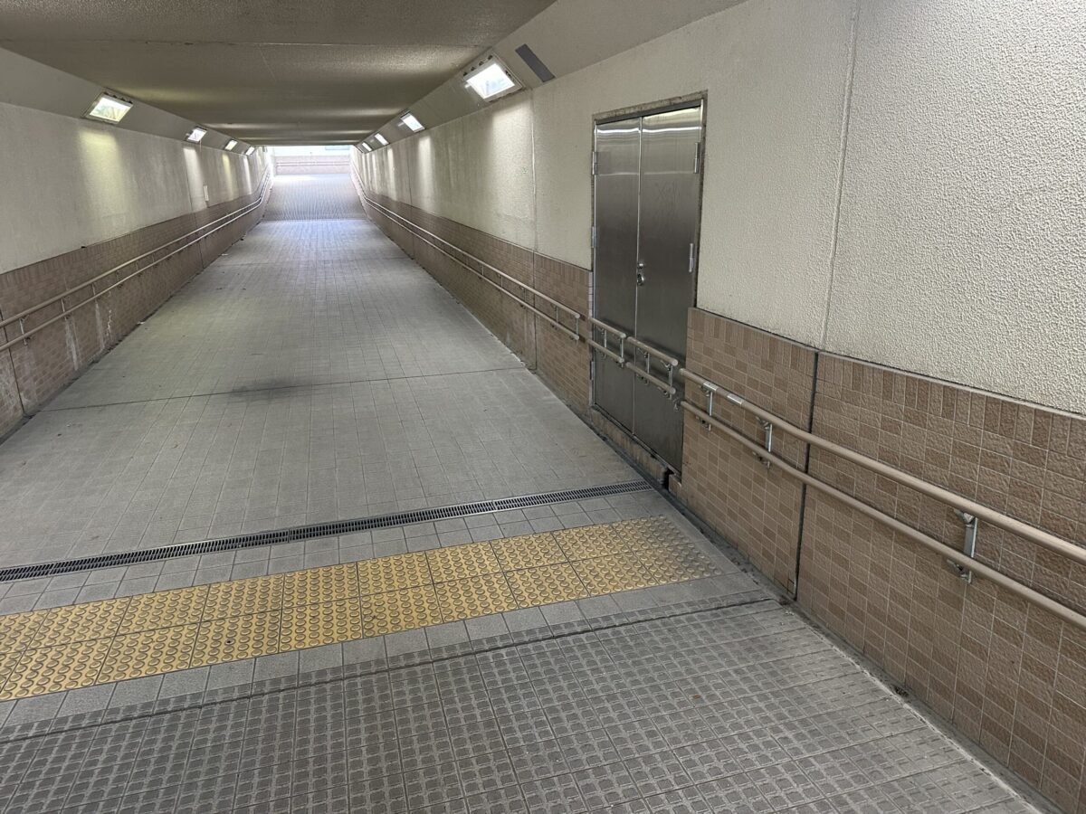 矢木東地下横断歩道