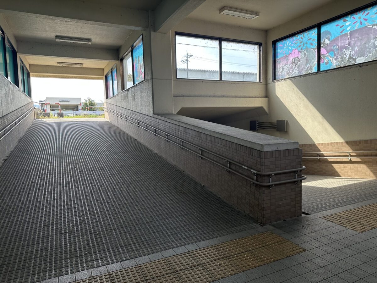 矢木東地下横断歩道