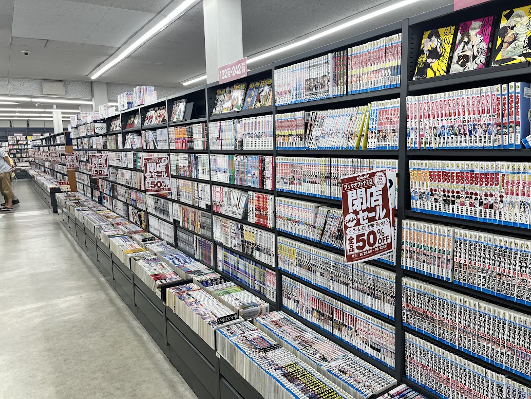 BOOKOFF砺波店の店内