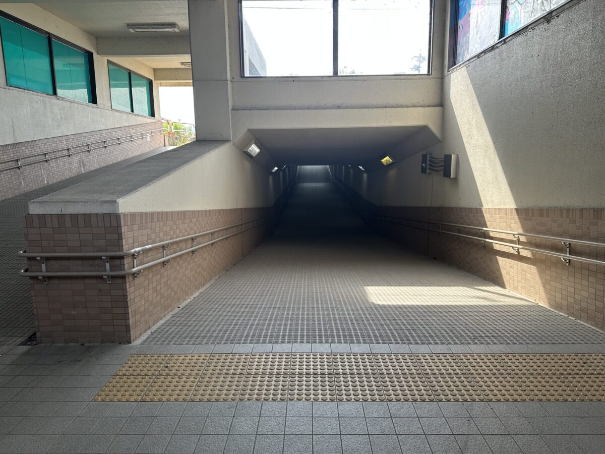 矢木東地下横断歩道